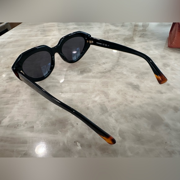 Missoni Black Sunglasses with case - Picture 3 of 8